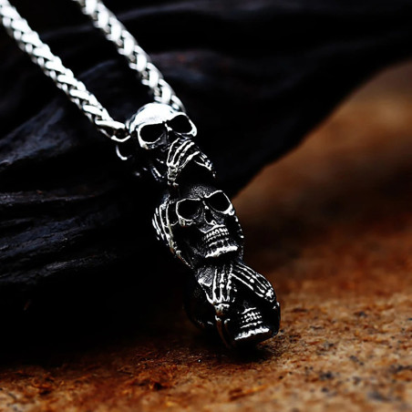 Vue de Cote Collier Tête de Mort - Trinité du Silence !
