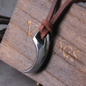 Avant Collier Tribal Viking "Dents de Loup Sauvage"