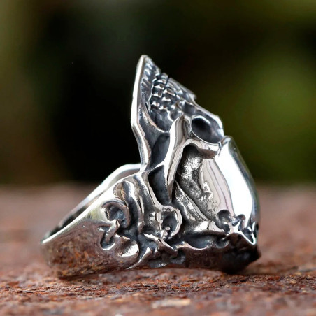 Vue latérale Bague Tête de Mort Rock - “Crâne Impérial”