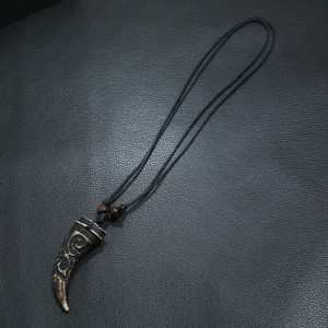 Avant Collier Tribal Viking "Dent de Dragon Ancestral"