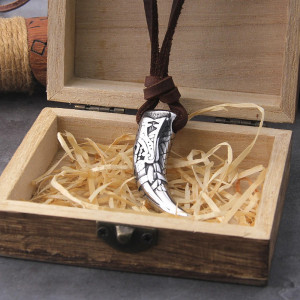 Collier Tribal Viking "Dent de Loup Runique"