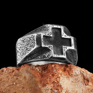 Bague Rock Croix Noire - « Serment d’Acier »