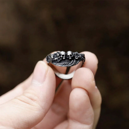 Bague Tête de Mort Gothique "Murmure des Crânes"