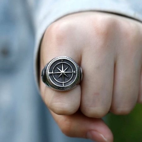 Vue Portée Bague Pirates - Boussole du Guide des Ombres