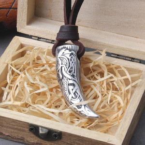 Collier Tribal Viking "Dent de Dragon Runique"