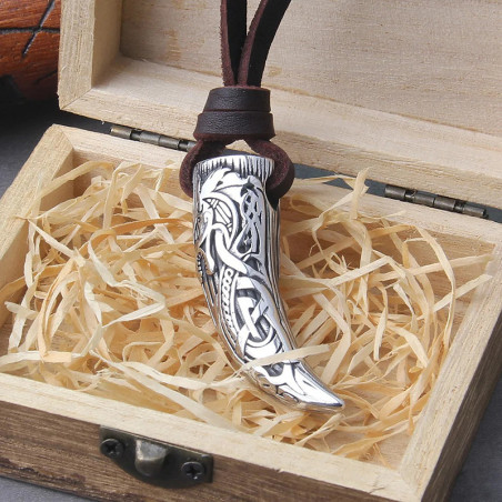 Collier Tribal Viking "Dent de Dragon Runique"