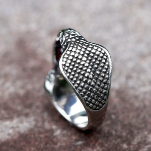 Avant Bague Rock “Etreinte du Cobra”