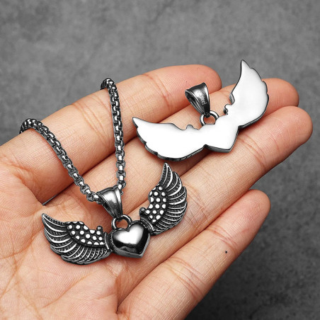 Collier Rock Goth Cœur Ailé "Battement Éternel"