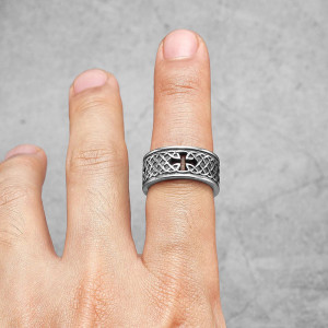 Vue Portée Bague Celtique Croix - Nœud Éternel des Anciens