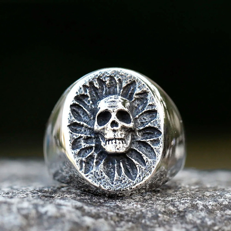 Bague Tête de Mort Goth "Soleil Funéraire"