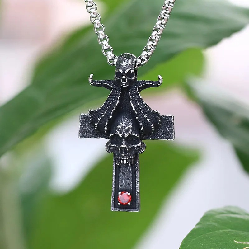 Collier Tête de Mort "Ange Déchu de la Croix Noire" Couleur Rouge