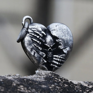 Vue de Cote Collier Tête de Mort "Union au-delà de la Mort"