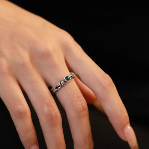 Détails de la Bague Gothique à Pierre Verte “Sceau d’Émeraude Occulte” Couleur Argent