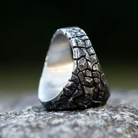 Vue latérale Bague Gothique Croix - Serment des Ombres