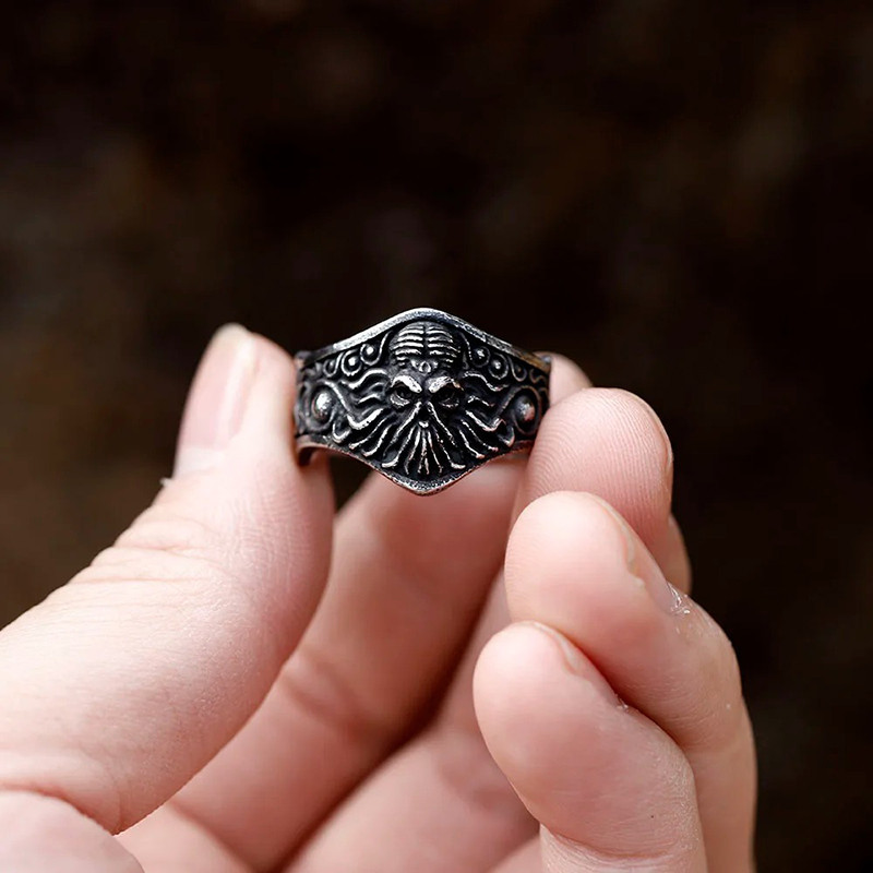 Bague Kraken Barbe de Sage Gothique - Le Guide des Ombres des Mers
