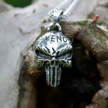 Vue de Face Collier Tête de Mort "Revanche Silencieuse"