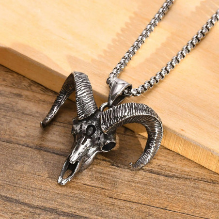Vue de Cote Collier Goth Baphomet - Gardien des Flammes