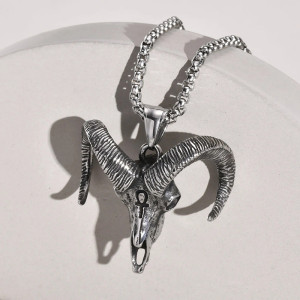 vue de Face Collier Goth Baphomet - Gardien des Flammes