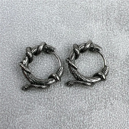 vue complère des Boucles d’Oreilles Rock Occulte “Morsure Silencieuse”
