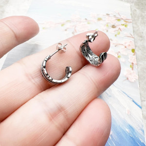 Vue détaillée des Boucles d'Oreilles Gothiques Plume Fallen Angel”