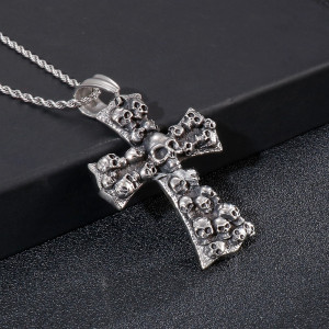Magnifique Collier Tête de Mort Rock  Crâne Gravé des Ombres