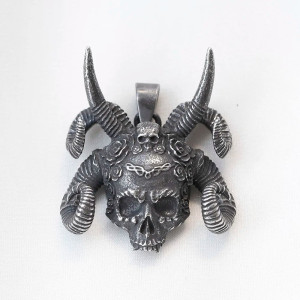 Détails du Collier Tête de Mort Gothique Couronne Cornue des Roses Noires