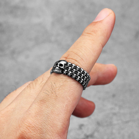 Vue Portée Bague Rock Tête de Mort "La Légion du Skull"