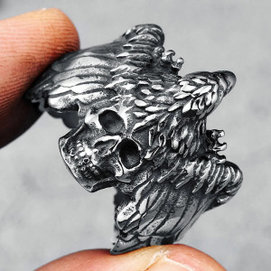 Vue de Face Bague Tête de Mort Ailée "Gardien des Âmes Déchues"