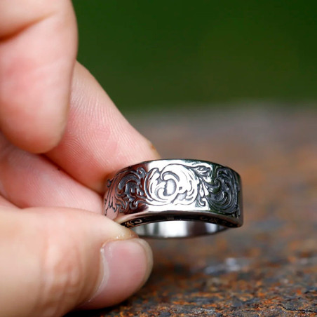 Bague Rock - Volutes de Fer aux Lignées Obscures