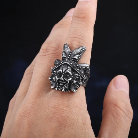 Vue Portée Bague Gothique Bouffon Maléfique