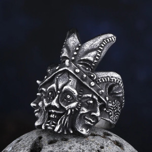 Vue de face Bague Gothique Bouffon Maléfique
