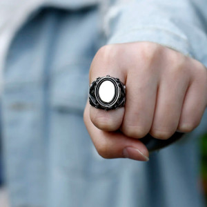 Vue Portée Bague Rock Goth Miroir des Ombres