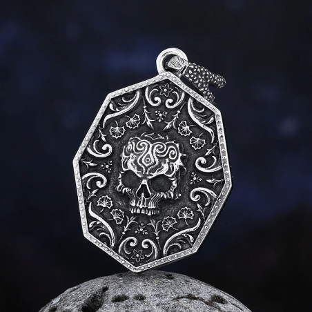 Collier Tête de Mort Médaillon des Veilleurs Nocturnes