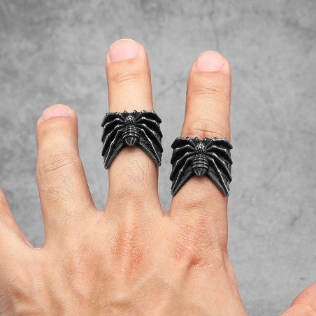 Vue Portée Bague Rock Araignée Veuve Noire d’Acier Brut