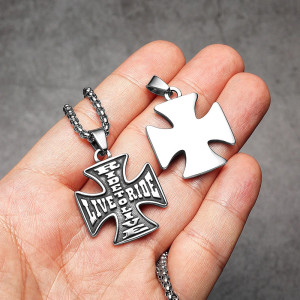 Details Collier Croix Biker - “Ride to Live”