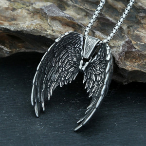 Vue Arrière Collier Rock Goth - Ailes de l’Ange de l’Ombre