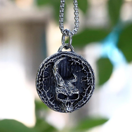 Collier Tête de Mort Sombre - “Sceau de la Flamme Noire”