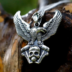 Vue de Face Collier Tête de Mort Motard - Aigle de l’Ultime Liberté