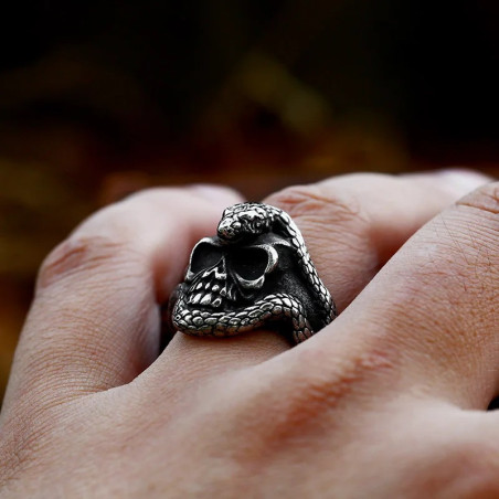 Vue Portée Bague Tête de Mort - Serpent d’Outre-Tombe