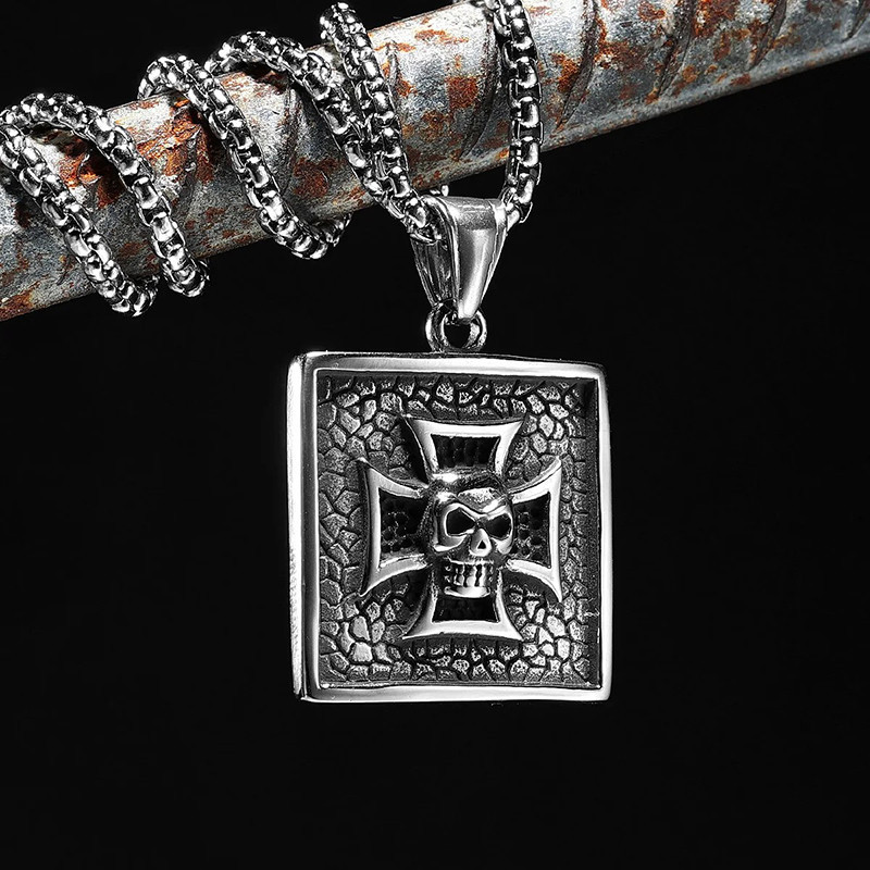 Avant Collier Tête de Mort Rock “Croix d’Acier - Crâne Rebelle”