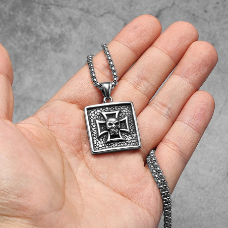 Collier Tête de Mort Rock “Croix d’Acier - Crâne Rebelle”