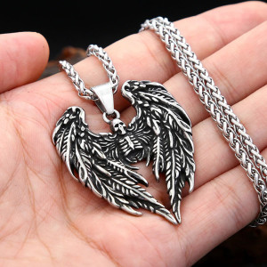 Collier Gothique Ailes de Mort "Gardien Squelettique Déchu"