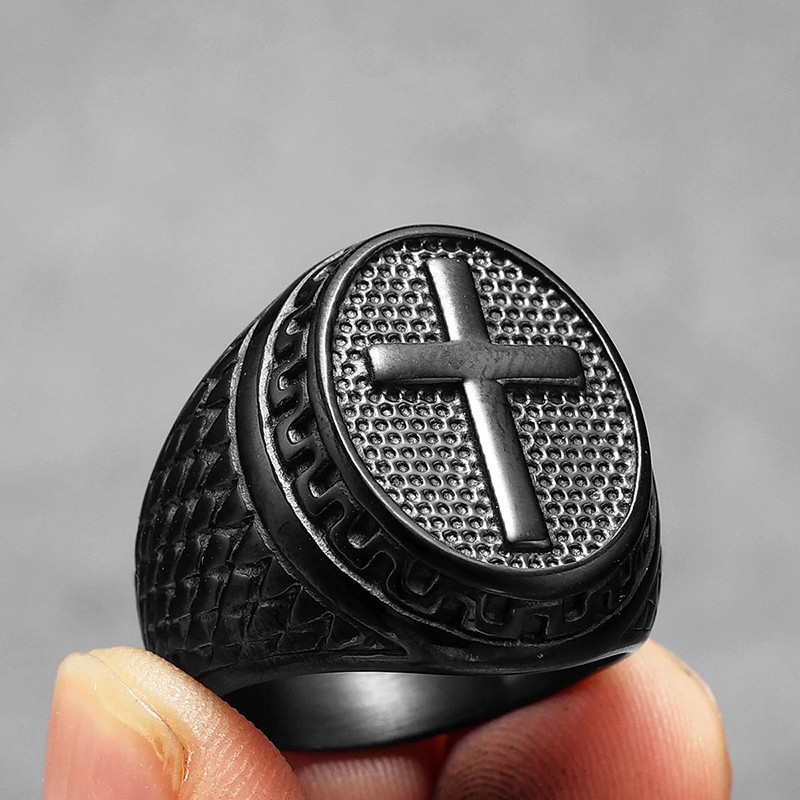 Bague Rock " Croix Latine Noire Texturée"