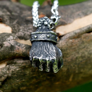 Collier Goth Rock Main de Mort "Poigne du Guide de Lumière"