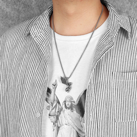 Vue Portée Collier Gothique Ange "Recueil de l’Ange Déchu"