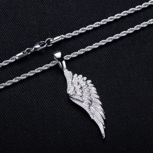 Collier Goth Rock Aile d’Ange - Plume de Lumière Silencieuse