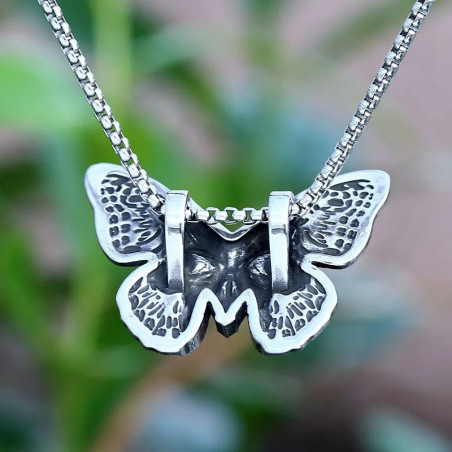 Vue Arrière Collier Gothique Papillon "Métamorphose des Âmes Noires"
