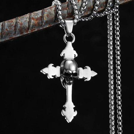 Vue de Face Collier Rock Croix Tête de Mort "Serment du Jugement Noir"