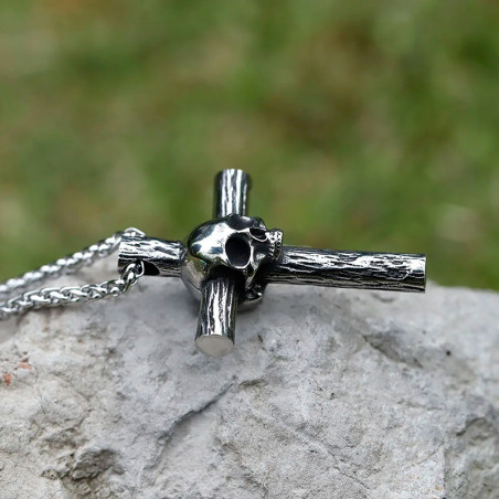 vue de Cote Collier Croix Tête de Mort "Croix du Crâne Solitaire"