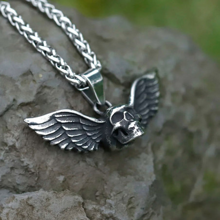 Vue de Cote Collier Tête de Mort - Aquila Mortis
